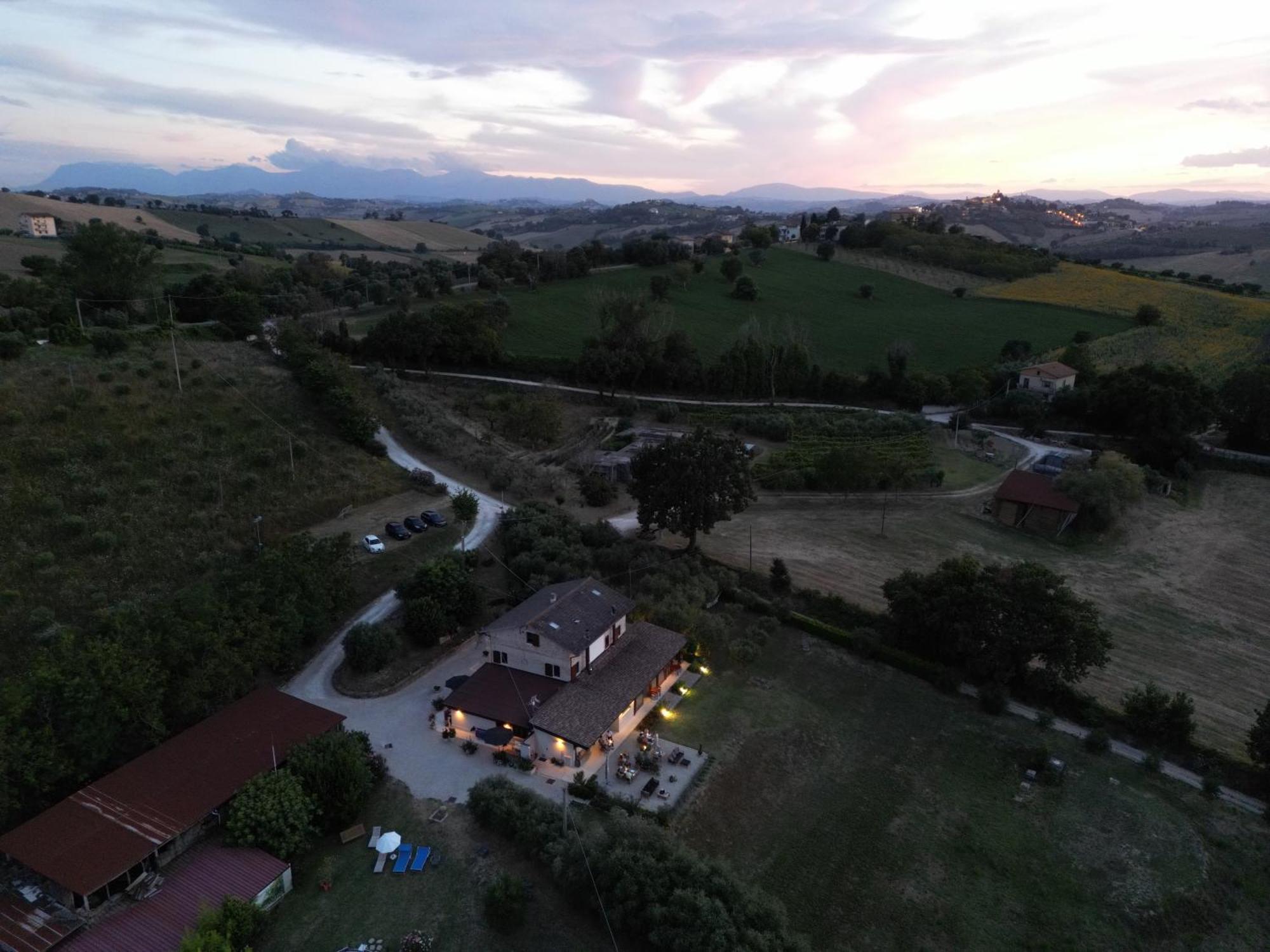 Gastronomic B&B Carlocarla Monte San Pietrangeli ภายนอก รูปภาพ